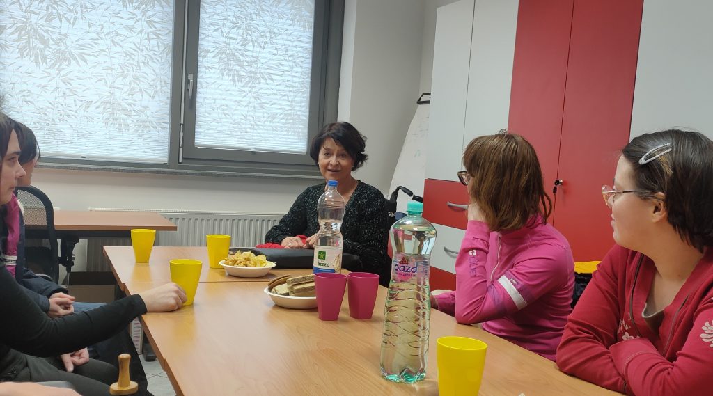 Danes smo spoznavali koristi pisanja z roko