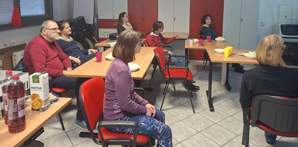Na mesečnem srečanju smo delili svoje življenjske izkušnje