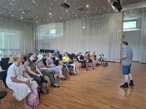 Predstavitev muzeja Anin dvor v njihovi dvorani, ki je ima na stropu in stranskih zavesah okrog 8000 kristalov Rogaške Slatine
