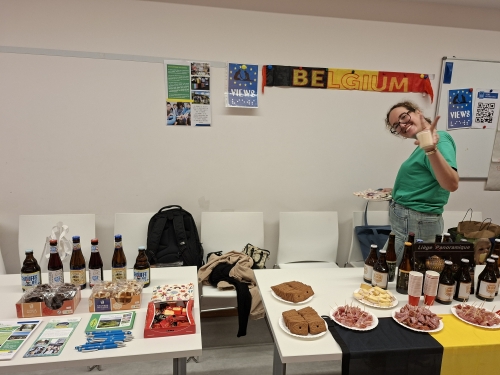 Belgijci so na mednarodni večer prinesli veliko dobrot različna piva, kekse, čokoladice, mesnine in sir