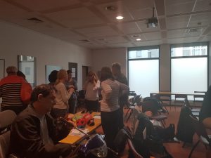 Udeleženci spoznavajo okvare vida preko simulacijskih očal