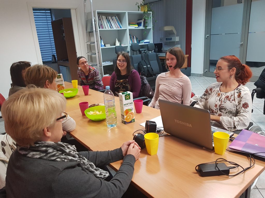 V Mariboru smo spoznavali sebe skozi knjigo Vozim skozi življenje