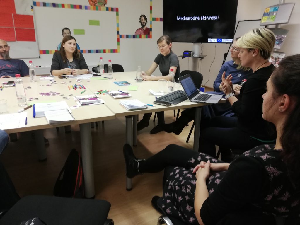Sodelavki sta se udeležili delavnice o vključevanju mladih z manj priložnosti v program ESE