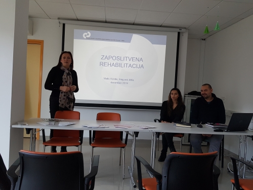 Vodja mariborske enote URI Soča pozdravlja udeležence posveta