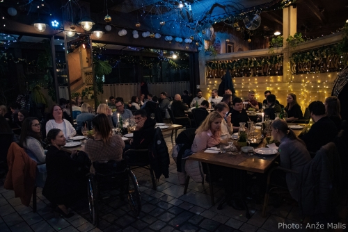 Mize z udeleženci novoletne večerje