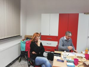 G. Filipič in Marina Huber predstavljata svoje oblike zdravljenja