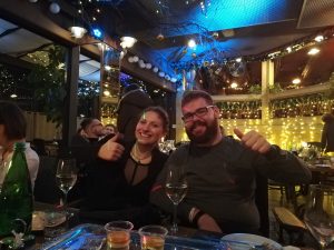 Predsednik DŠIS pozira s prijateljico
