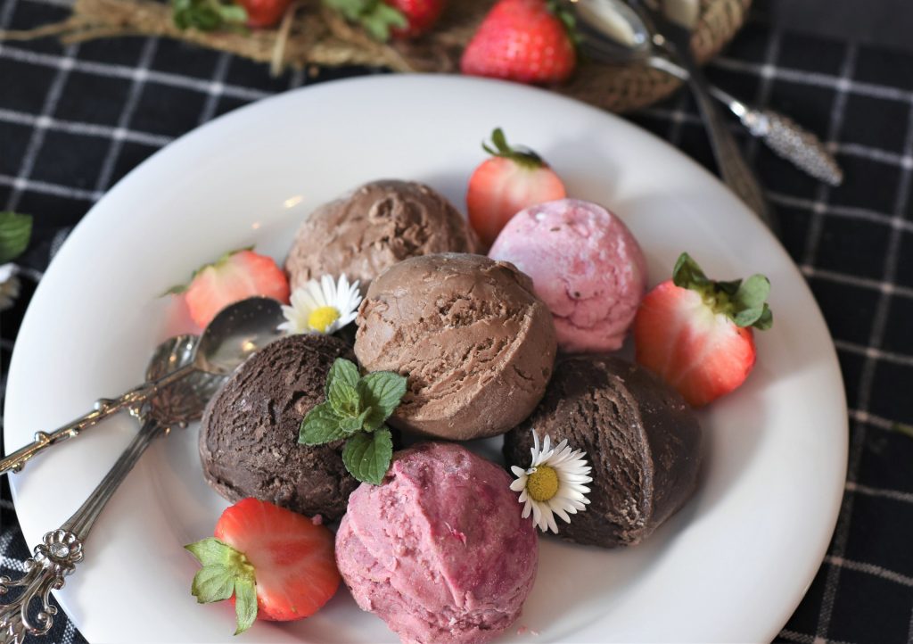 Včeraj smo se sladkali s sladoledom