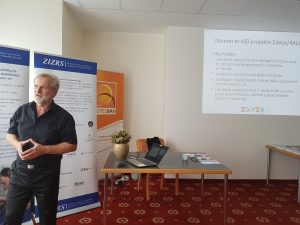 Udeleženci so na začetku poslušali predstavitev projekta ZaVse in kaj je njegov namen