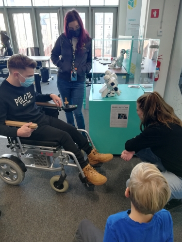 Del rešitve je imel tudi robotek