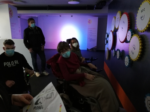 Naloga z vrtenjem stenskih kolesij