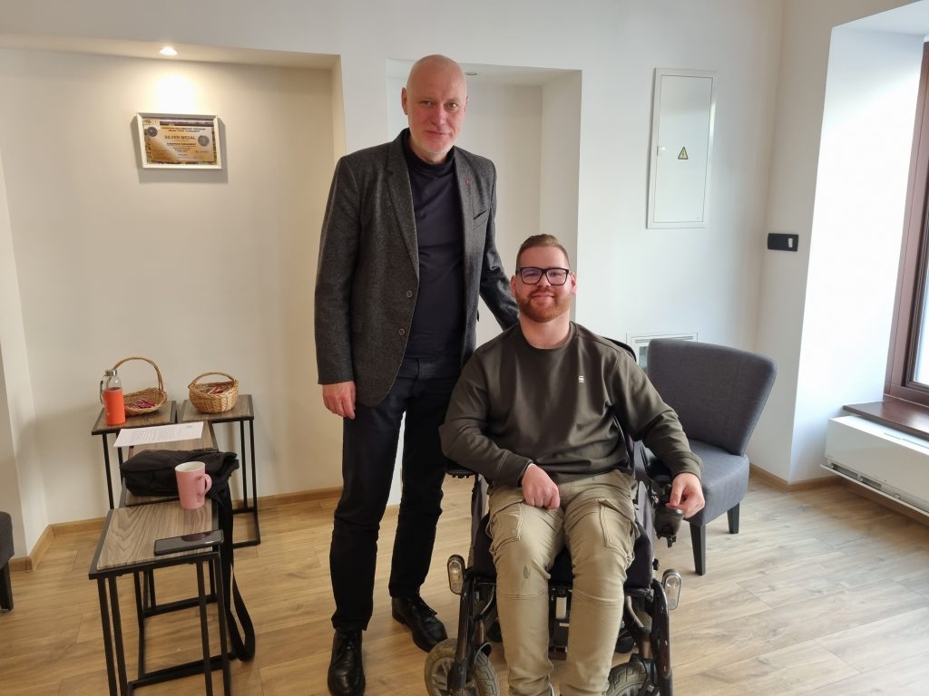 Predsednik DŠIS se je pogovarjal z evropskim poslancem in sodeloval v radijski oddaji