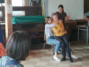 Izvajanje čutnih zaznav med seminarjem v Sloveniji