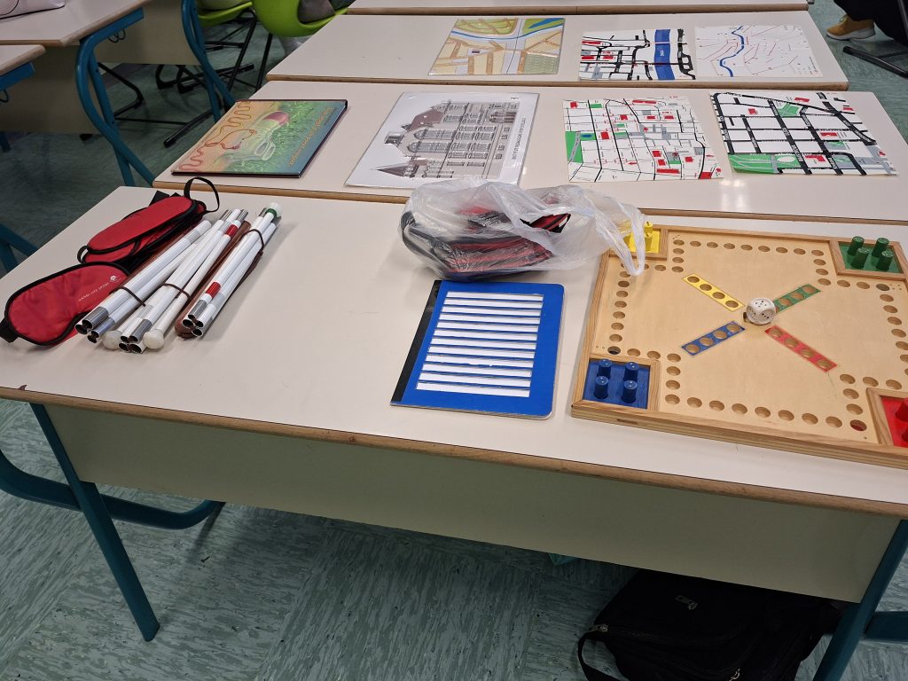 Dijaki Srednje zdravstvene in kozmetične šole Maribor so spoznavali slepoto in slabovidnost