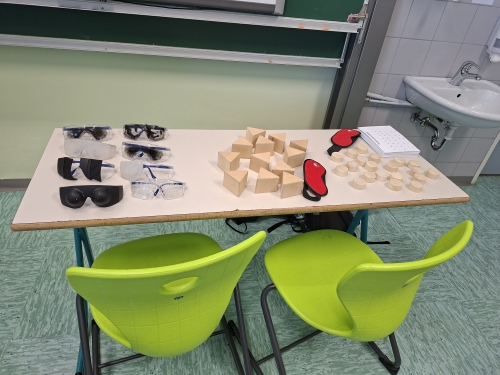 Simulacijska očala, tipni in zvočni spomin iz lesa